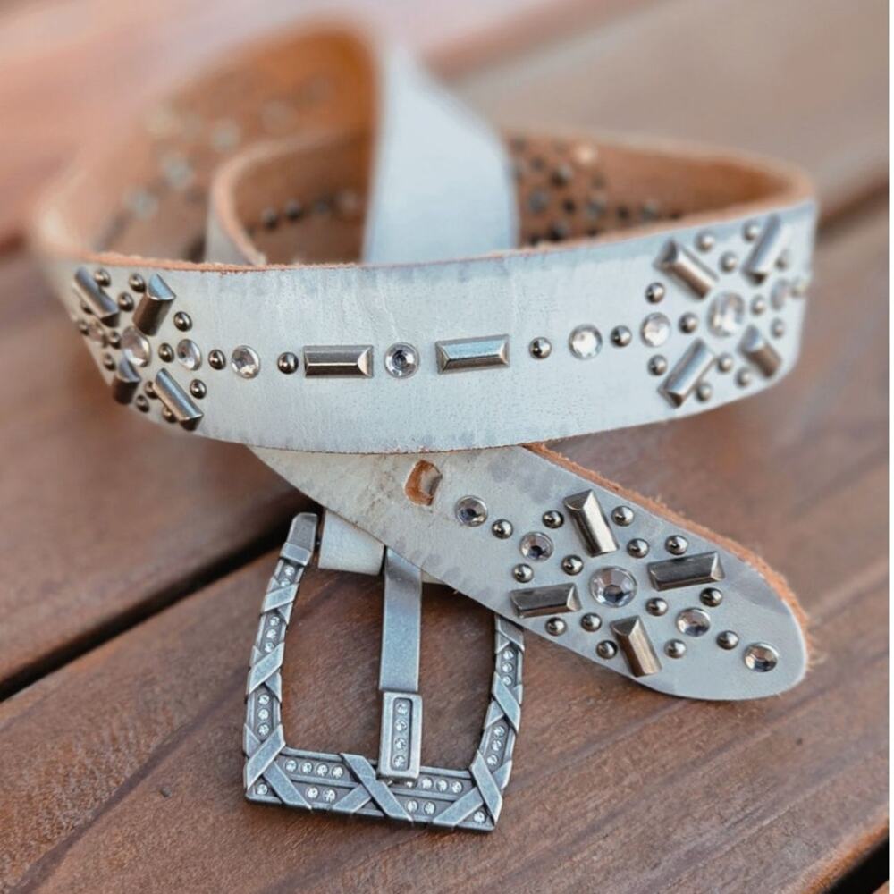 BKE Distressed White Leather Rhinestone Belt Sz S Antique Silver Western